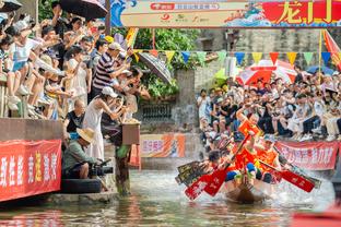 记者：沙特今年夏窗将支出20亿镑，最大目标是德布劳内和萨拉赫